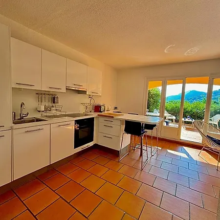 Duplex Vue Dans Résidence Avec Piscine Et Parking